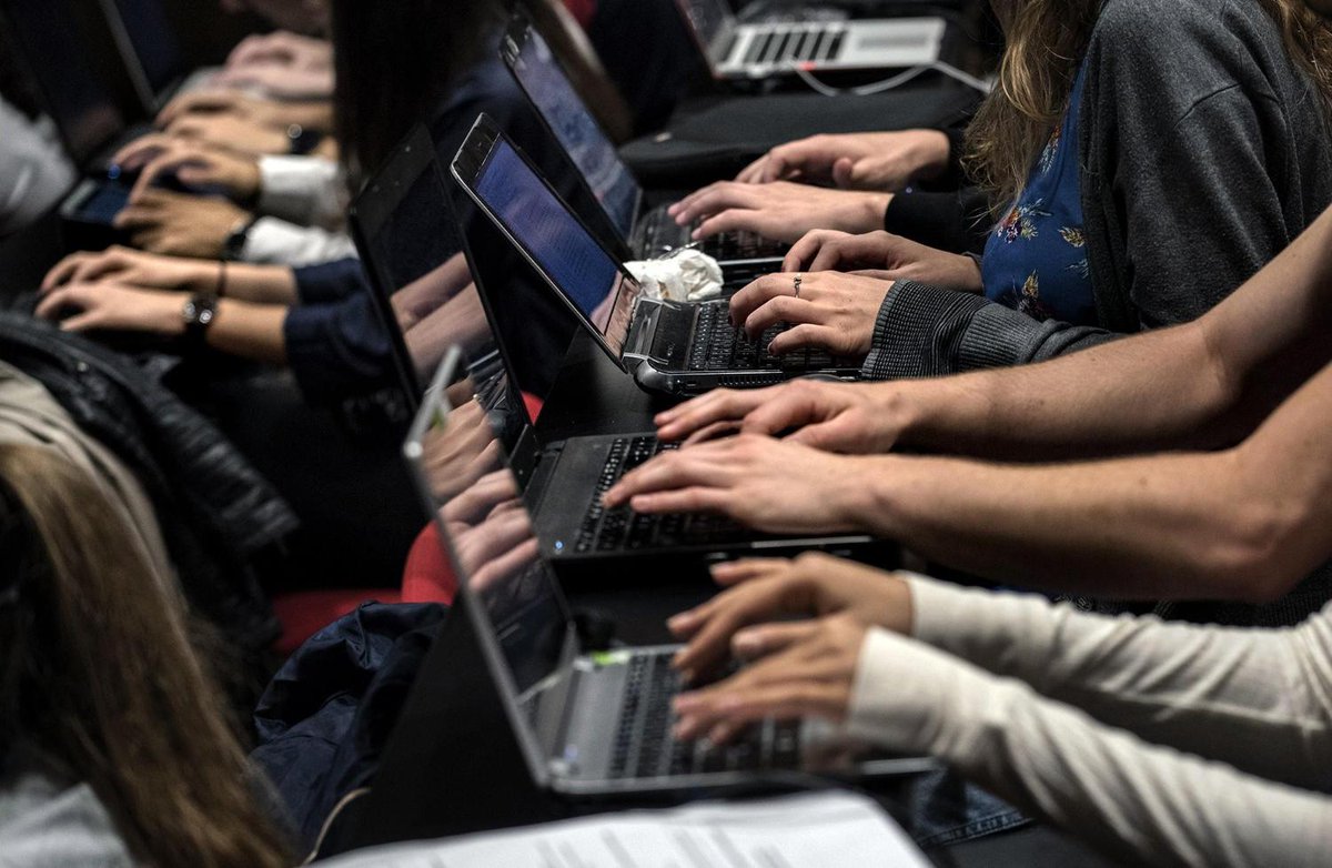 Admission post-bac : des lycéens veulent connaître l’algorithme mystère ebx.sh/1ROiegr Par <a href="/Emilie_Brouze/">Emilie Brouze</a>