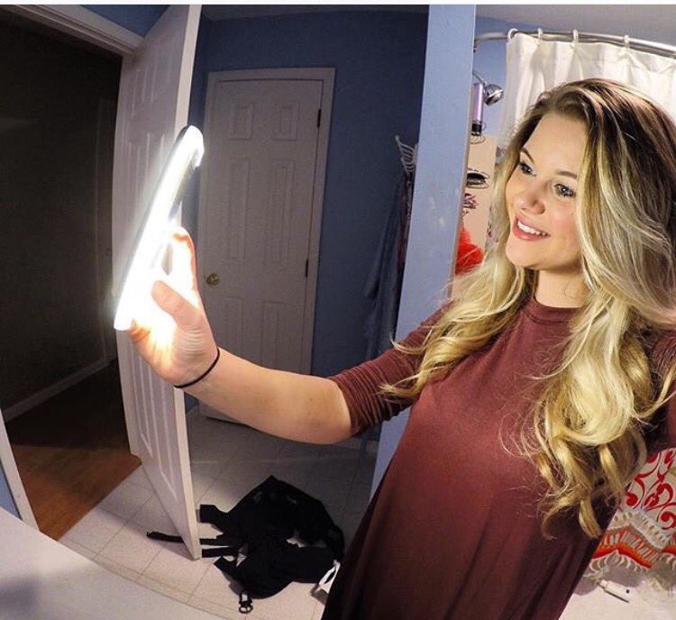 ItsLitCases's tweet image. Believe in you selfie 📷 get yours today while they R on sale for $25.99 get yours today off TopTierBrand.com