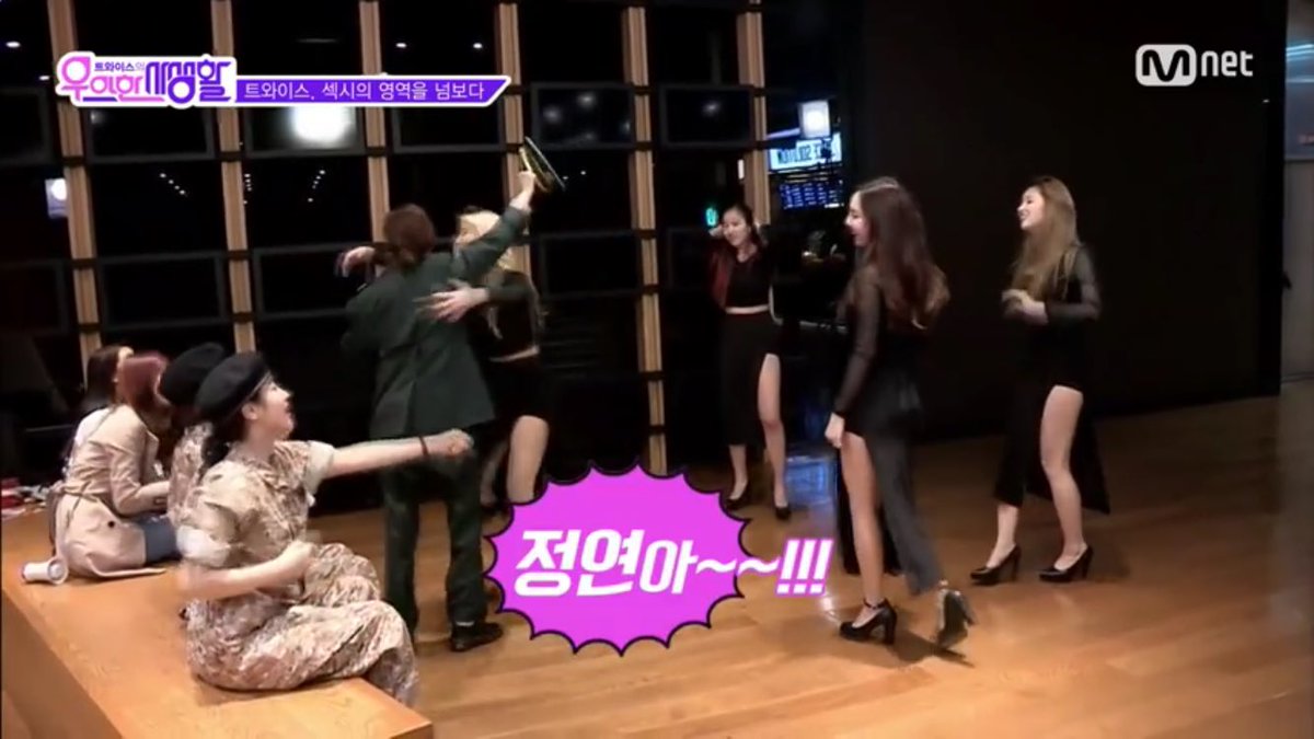 hungry_twice9's tweet photo. 全く追えてなくてひたすらyoutubeで、twiceみておりますこのジョンヨンに走ってくももりんがツボすぎてかわいい、、、 https://t.co/u5dzIpMmUE