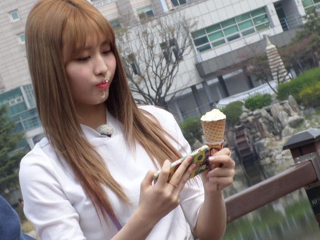 hungry_twice9's tweet photo. アイス好きだね（；＿；）お口（；＿；）アイスのとこにいるのなんだルフィ、、、？ももりん（；＿；） https://t.co/sZPkQBFJyA