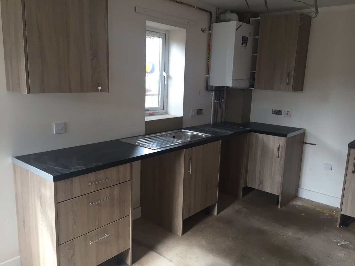 lucyStResidents's tweet photo. Kitchens being installed @mellwoodltd @laneenduk @wilcowan @TalkTrafford https://t.co/B9Ldew0urj