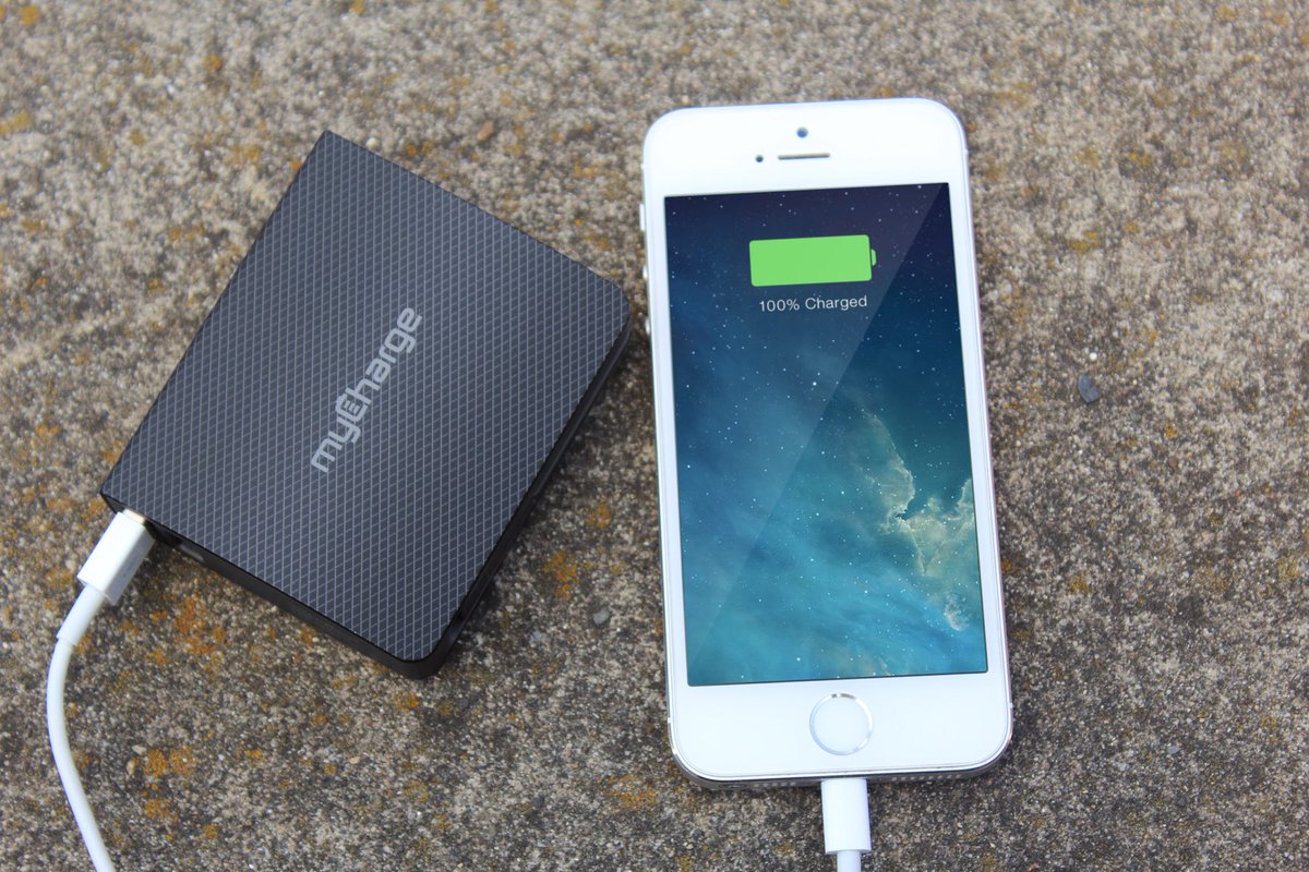 cheerUPDATES's tweet photo. Use the same 🔋 as us, we're giving away portable chargers from @myChargePower! 

Interact with the post to enter! 📱 https://t.co/VVpDneEBrO