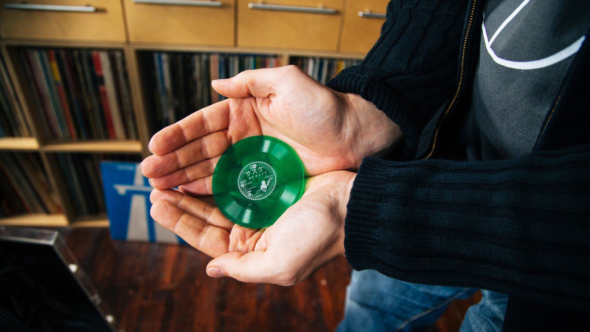 EBnet's tweet photo. 12" records? Yawn. 7"? Booorrrinnng. Check these out: https://t.co/CmyON539yr https://t.co/GfRSlHFYp7