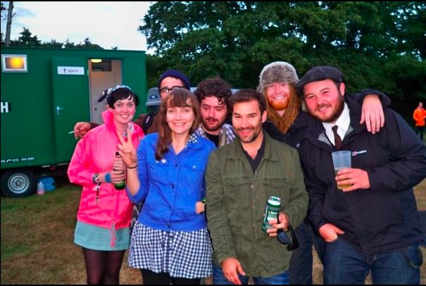 harkathon's tweet photo. When @weareskylarkin got our photo taken with @AdamBuxton at Latitude, Newton Faulkner photobombed us #indieamnesty https://t.co/goS6zZVZ0D