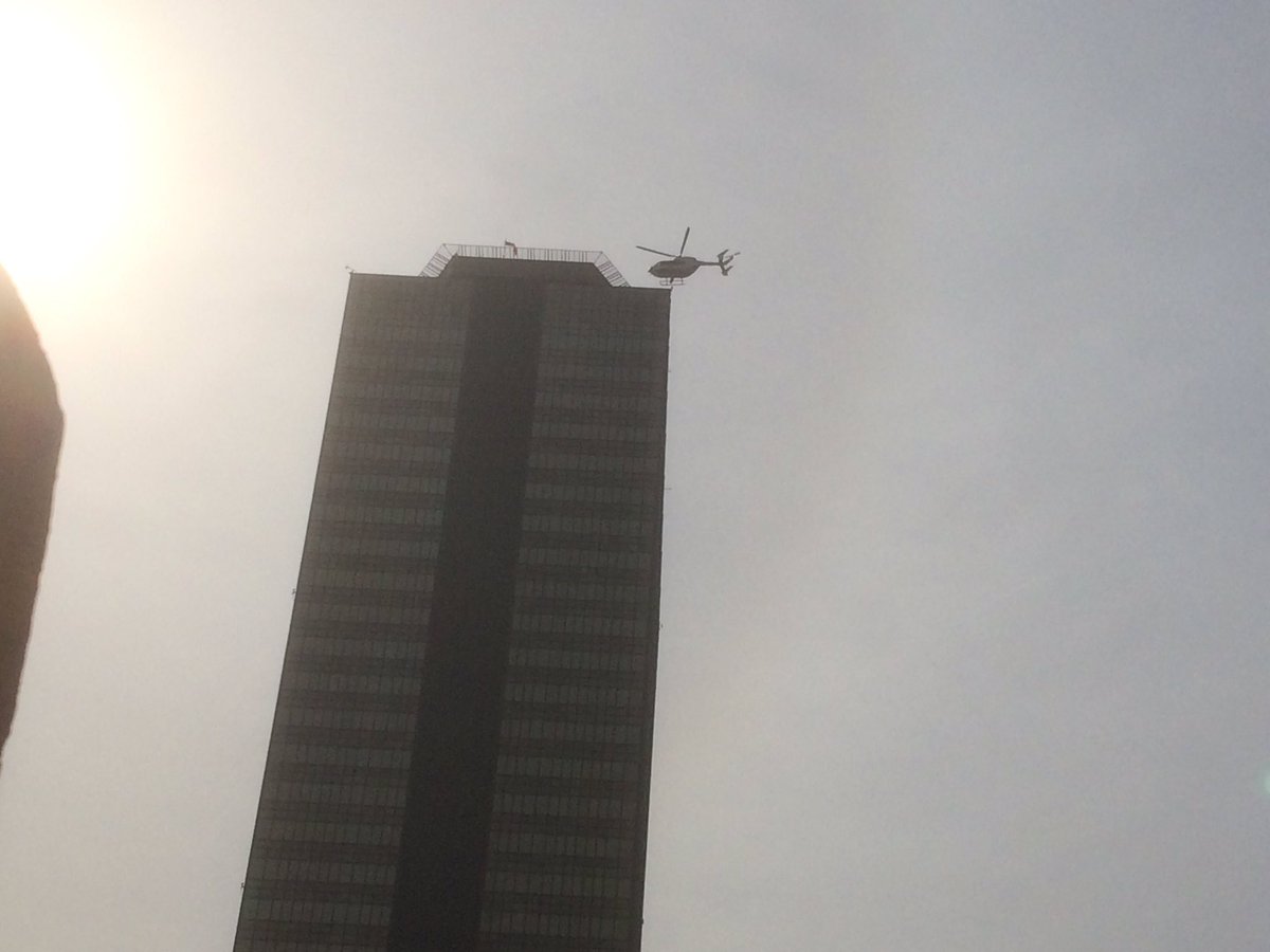 memoix's tweet photo. Los funcionarios cuando no circulan en helicóptero https://t.co/NyjXurce7U