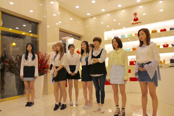 TEAM_TWICE's tweet photo. [PIC] Twice x Redcettu today! #TWICE 
https://t.co/rd4s16XzyA https://t.co/rroYHcLSt8