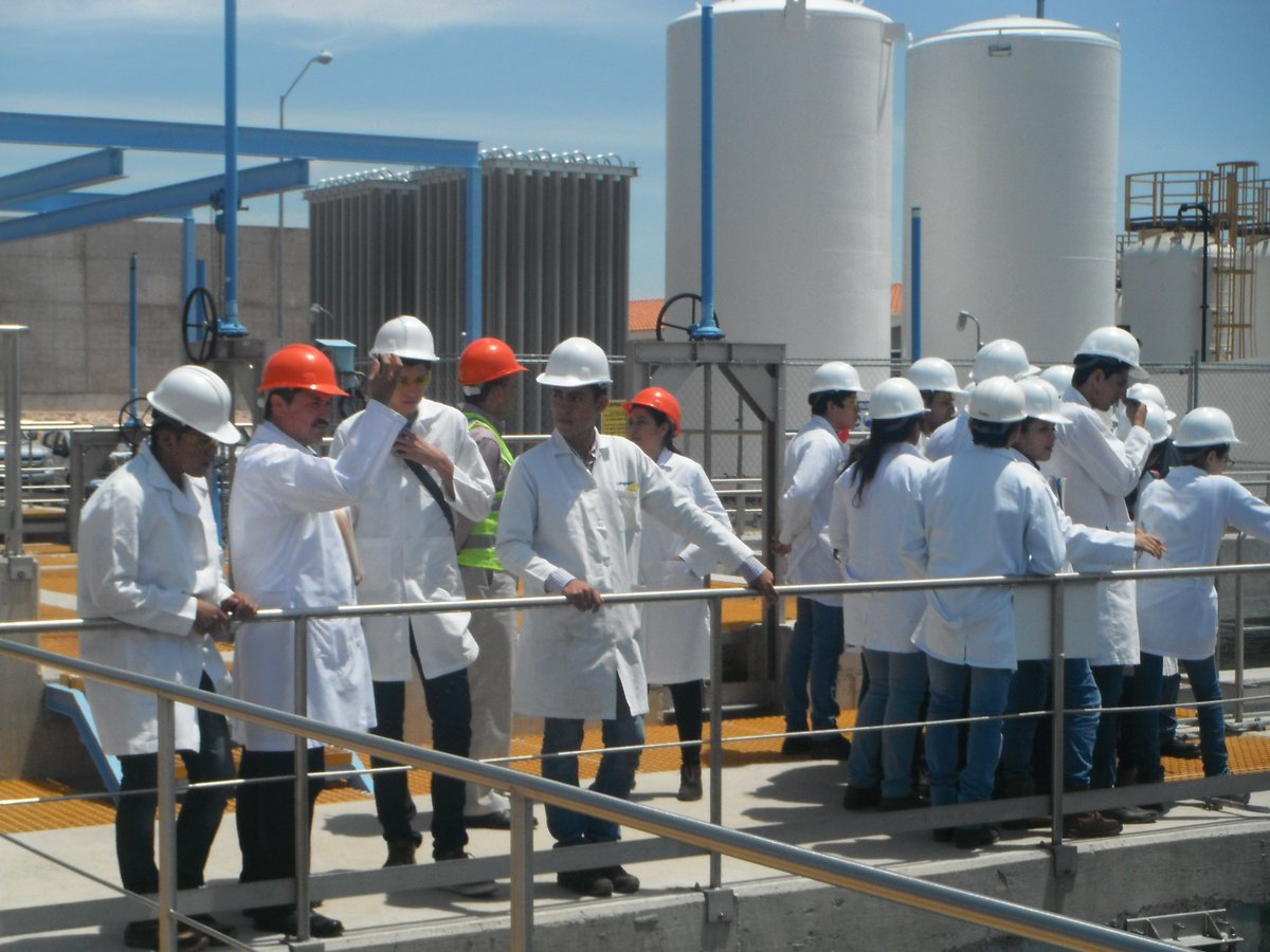 CEA_SLP's tweet photo. Visita alumnos de Ing. Ambiental de Inst. Tec. de #CdValles a #PTARTenorio y #PlantaPotabilizadora #ElRealito https://t.co/AAw2ANamra