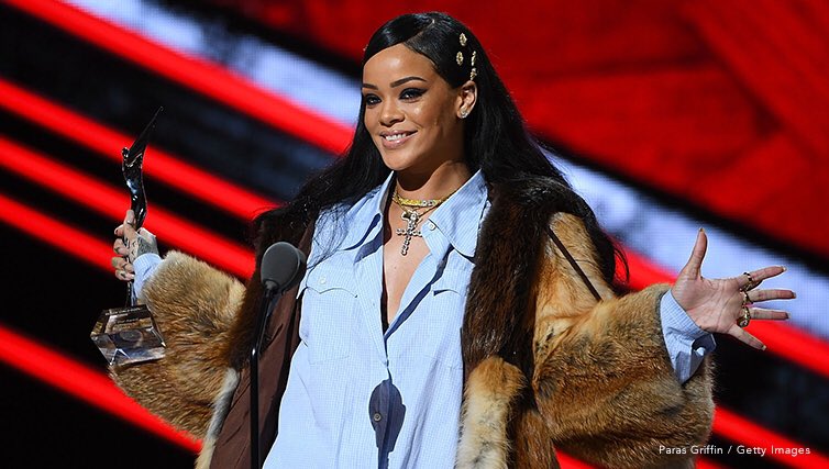exclusivezindi's tweet photo. Black Girls Rock! https://t.co/1Piy6p4Z71 via @Zindigo @NicoleRomanoNYC @stellavallenyc @rihanna #fashion #jewelry https://t.co/U0lF1eCQ7r