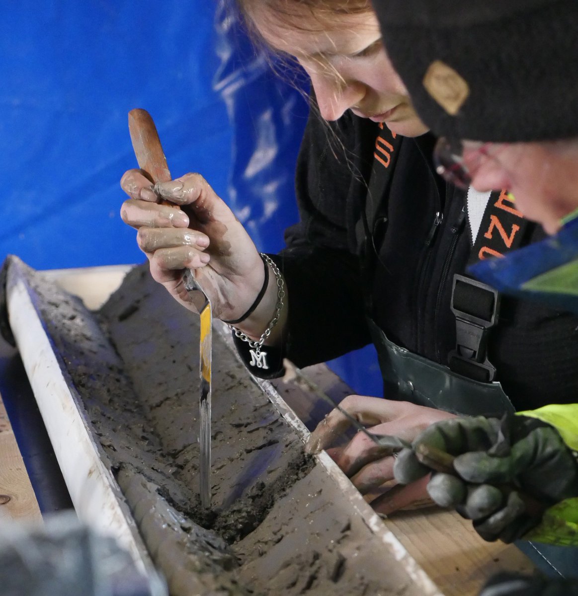 Petermann_Ice's tweet photo. Splitting a core on the I/B Oden during #Petermann2015 with Dr. Jennings from @INSTAAR and Mo from @OSUCEOAS https://t.co/UETEJTfG3S