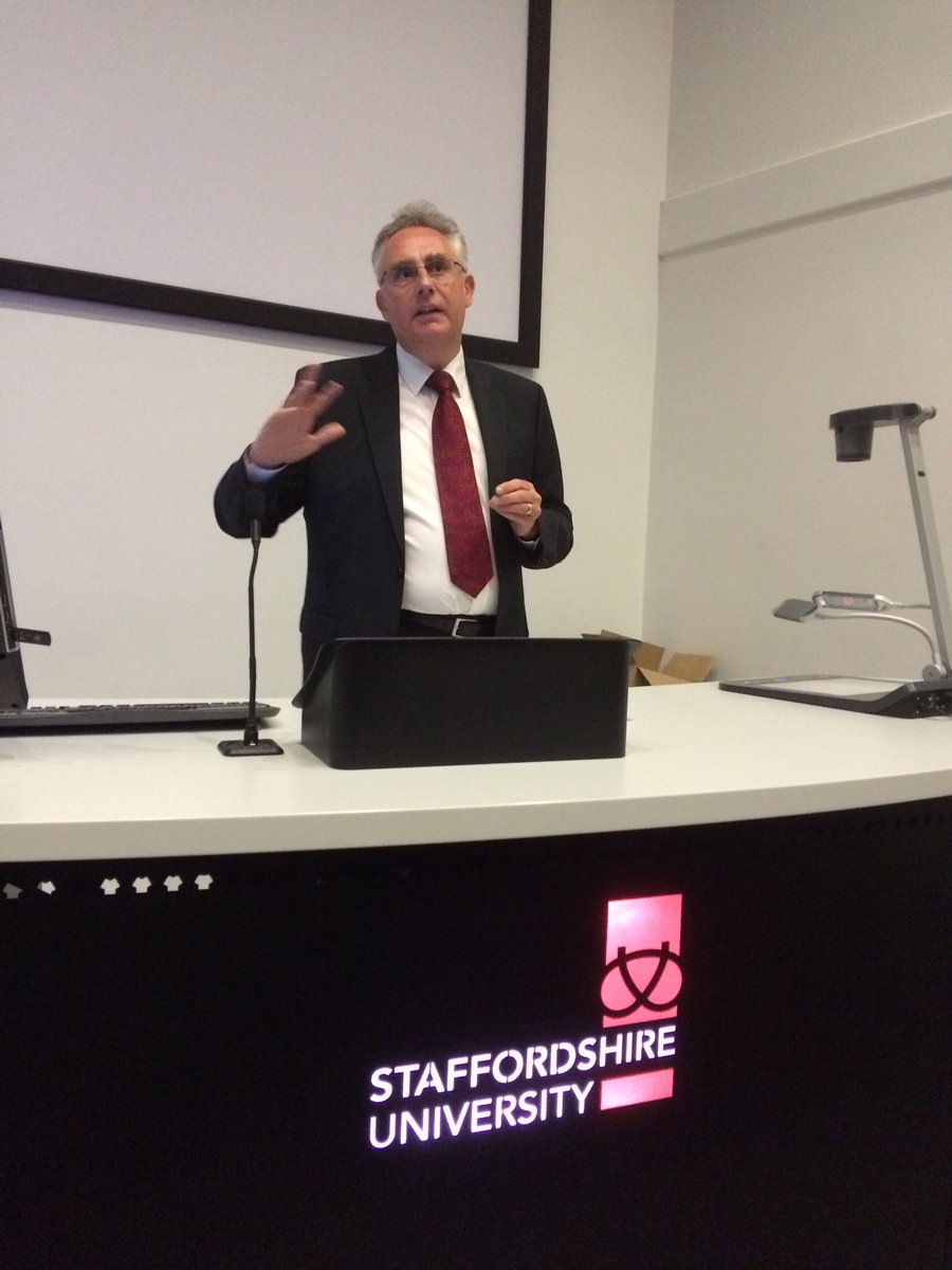 DrRachelBK's tweet photo. Ian Ackerley talking to our @StaffsFACS_Dept students about succeeding in forensic &amp; policing interviews #FACSConf16 https://t.co/Xwgb8LfDEk