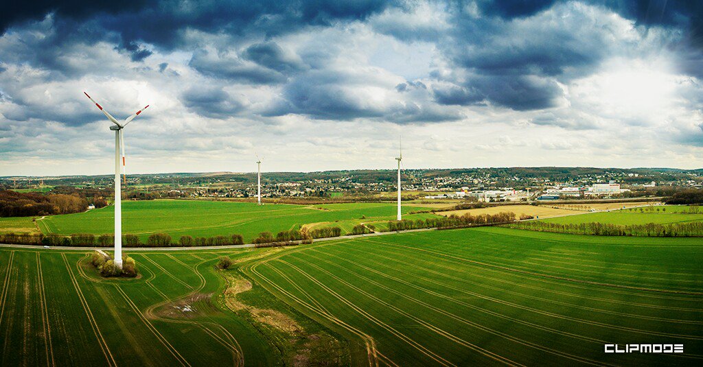 clipmode's tweet image. No big skyscrapers, no sexy beach... just a few linens in our hometowns fields! #filmmaking #clipmode #witten