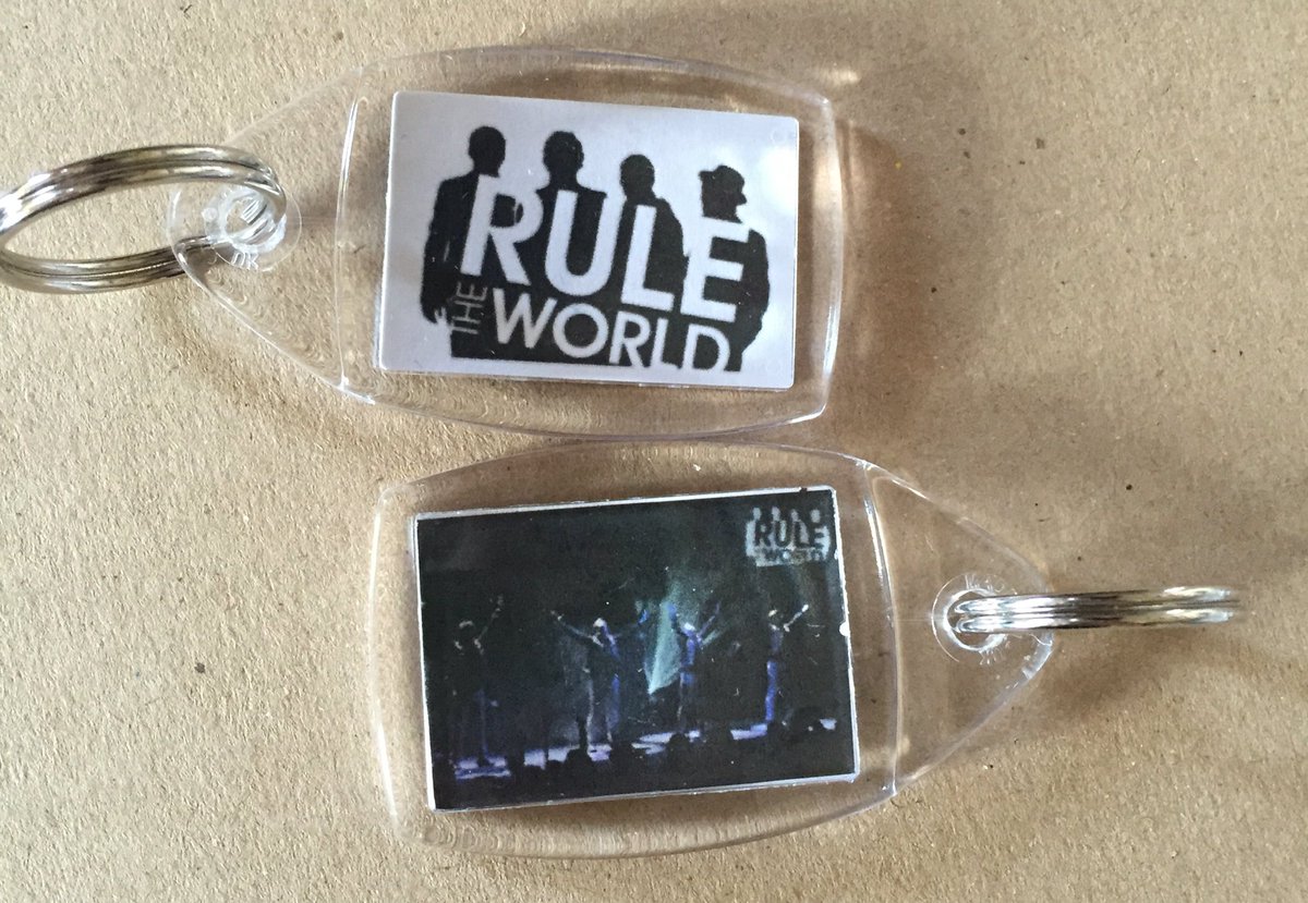 PeppyPebbles's tweet photo. I have lots of these… they all have too many people on them! 🙈😂 #PromotionProblems #WantAKeyring @RuleTheWorldAct https://t.co/vqrDuTy2Ro