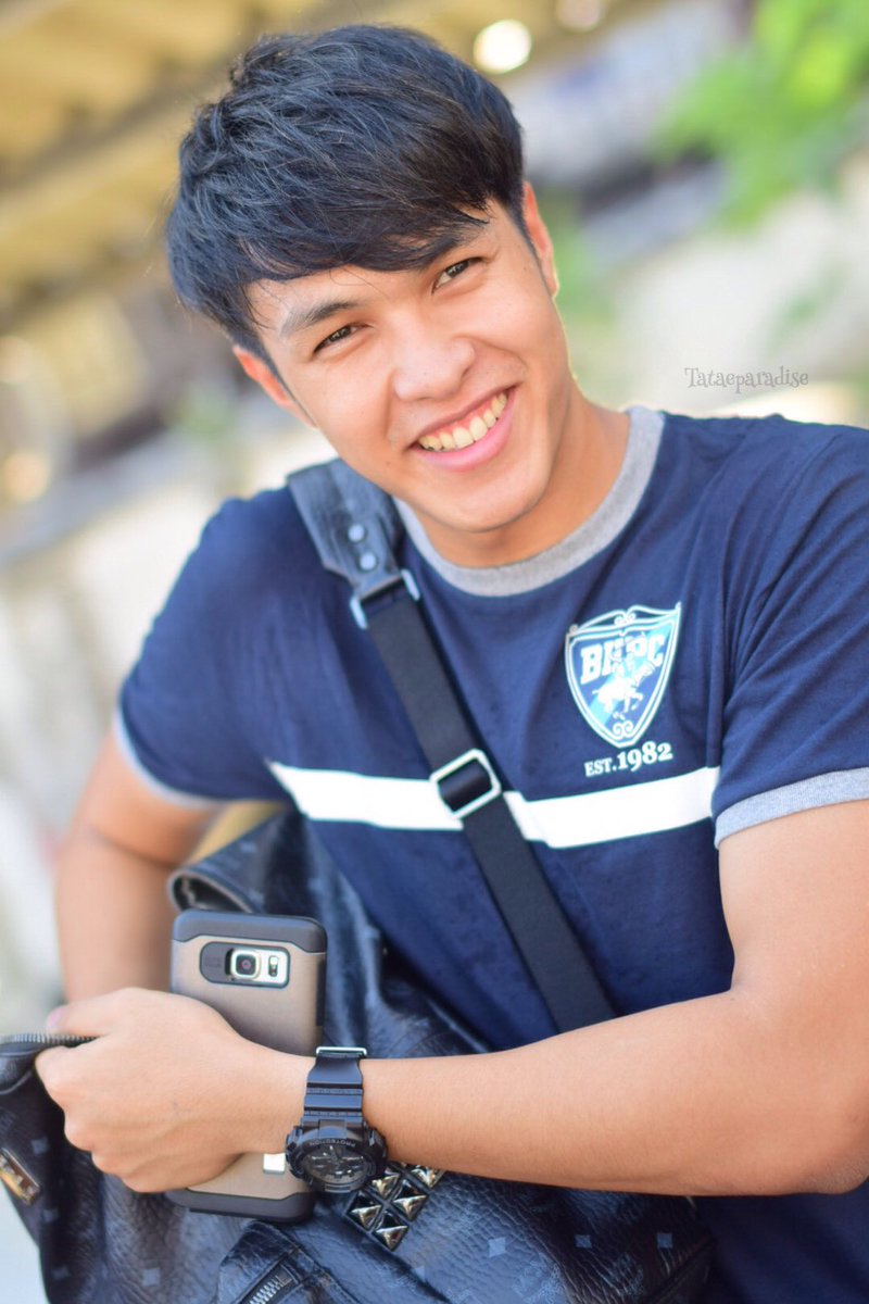 TataeIstheBest's tweet photo. นี่ๆๆ เปลี่ยนสีหน้าไวมาก หันมามองกล้องนี่คนละอารมณ์เลย 😂💕💕@MaxAF12 https://t.co/VG31hxd2GL