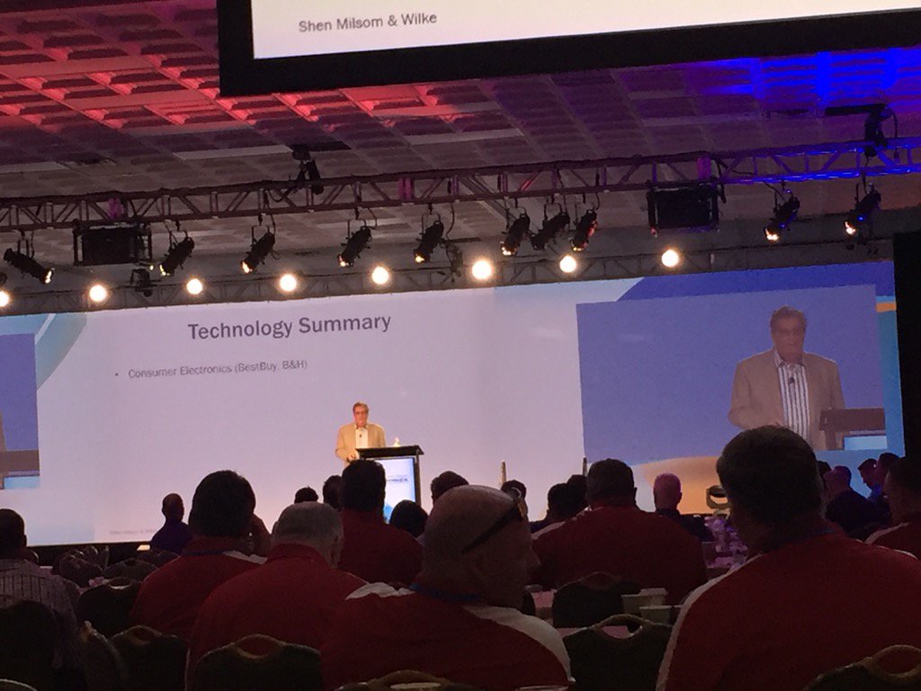 Paulajcon's tweet photo. Resilience at its best falling of stage = strength of our peeps #SAS2016 @AVISPLinfo @AVISPLCanada  #AVTweeps https://t.co/XbYuNucxTi