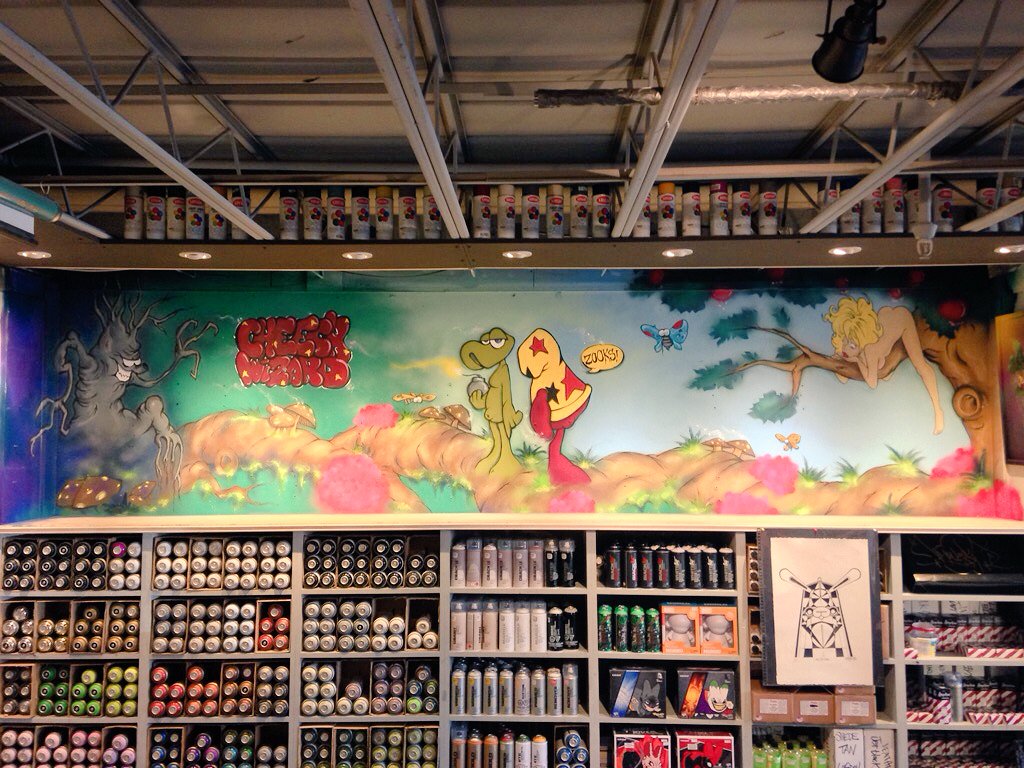 collective_co's tweet image. Another new mural inside the Shop at 166aSpadinaAve. Thanks to the Homie #FuelRockIzm #bodetribute