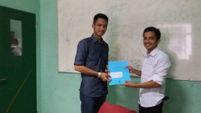 FisipolUir's tweet photo. 16:15 , penyerahan berkas calon gubernur fisipol dari salah satu tim sukses(anggi) @KRIMINOLOGIRIAU @Himia_FisipUIR https://t.co/4wW9PTCkTl