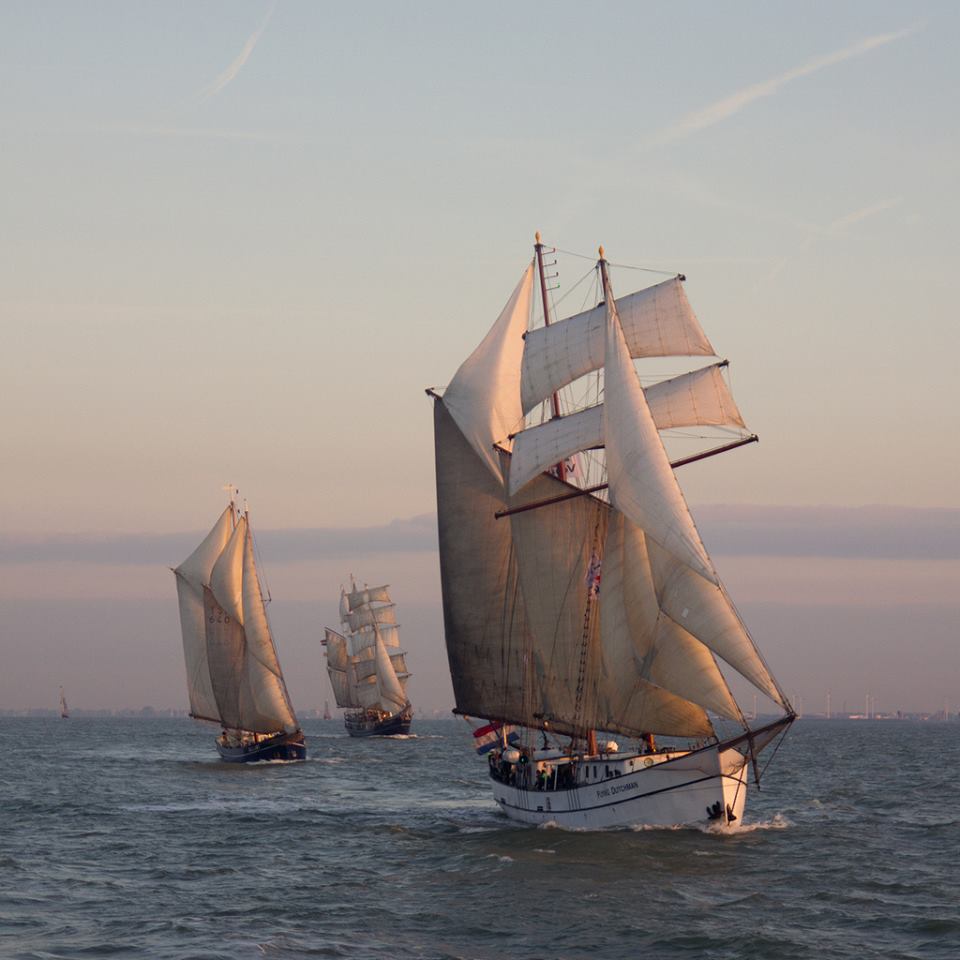 Newsroom070's tweet photo. Tallships Race of the Classics vanaf vannacht te zien op #scheveningen! https://t.co/eMILc7lsaP @organisatierotc https://t.co/lxUFL4y7jq