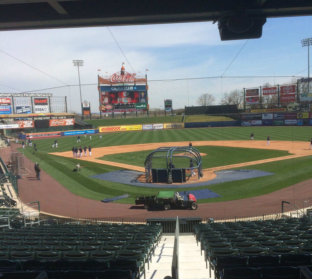 IronPigs's tweet photo. Little chilly but all in all its a great day to hit the field for some practice βοΈππ·βΎοΈ #BaconUSA #ThePigsAreBack https://t.co/ibFh49XTxm