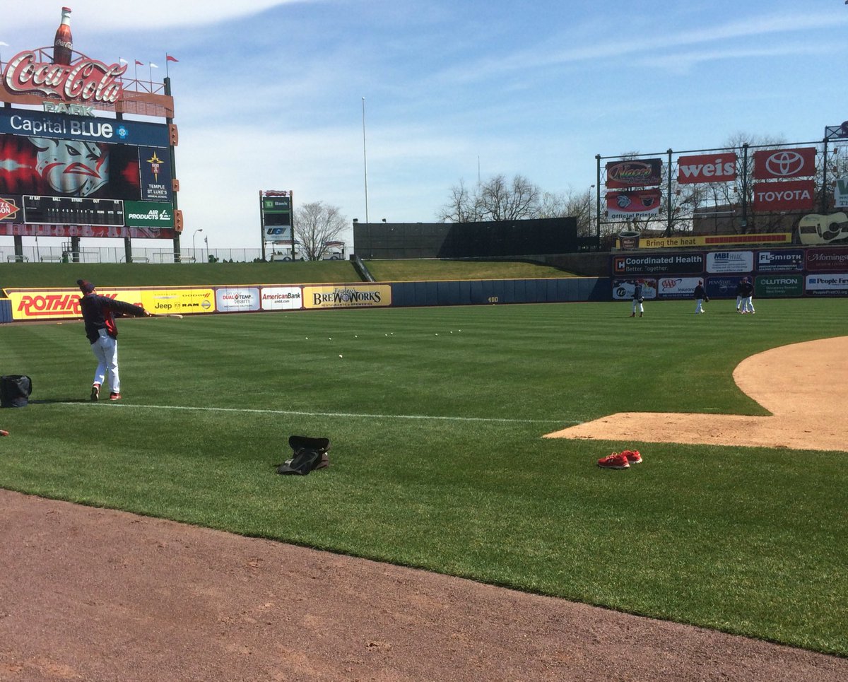 IronPigs's tweet photo. Little chilly but all in all its a great day to hit the field for some practice βοΈππ·βΎοΈ #BaconUSA #ThePigsAreBack https://t.co/ibFh49XTxm