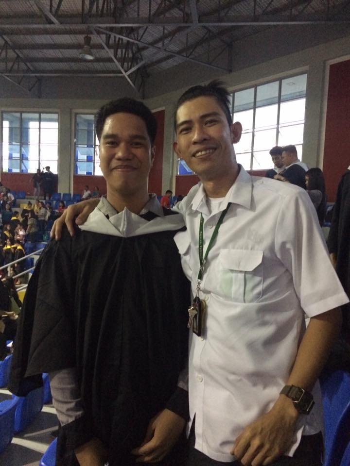 alexthegreat014's tweet photo. 2nd hooding, si sir Arjay nman. ahaha :P #baccalaureatemass #graduating https://t.co/hzPsL7X56l
