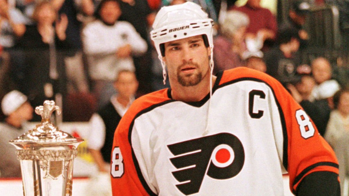 CHCHNews's tweet photo. Eric Lindros calls on Legistlature to pass Rowan's Law. #QueensPark #RowanStringer https://t.co/49PYTqaYyj https://t.co/XWq0OE2Sj4