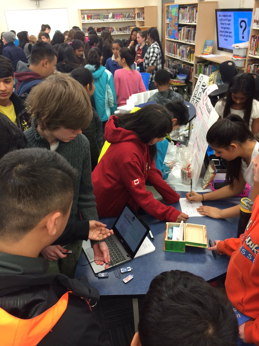 mjwheelerali's tweet photo. Pre-orders underway @AllanAMartinPS @allanatlc @PeelSchools #IBT #TradeShow2016! Get your custom orders! #peel21st https://t.co/gQuJ0MvnWj