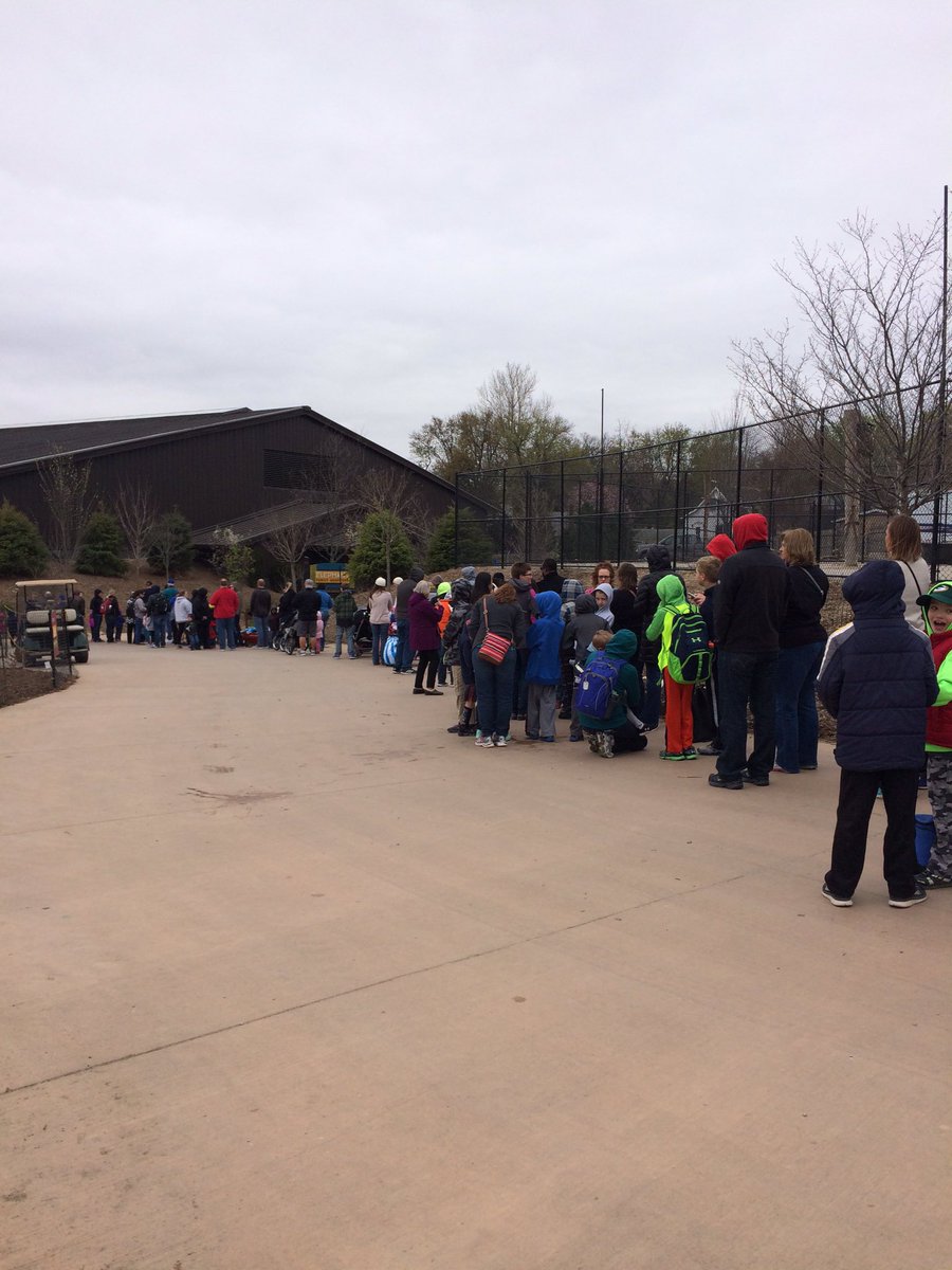 OmahaZoo's tweet photo. Getting ready for our new residents to make their debut! 🐘🐘🐘🐘🐘🐘 https://t.co/2i0v1WIyQk