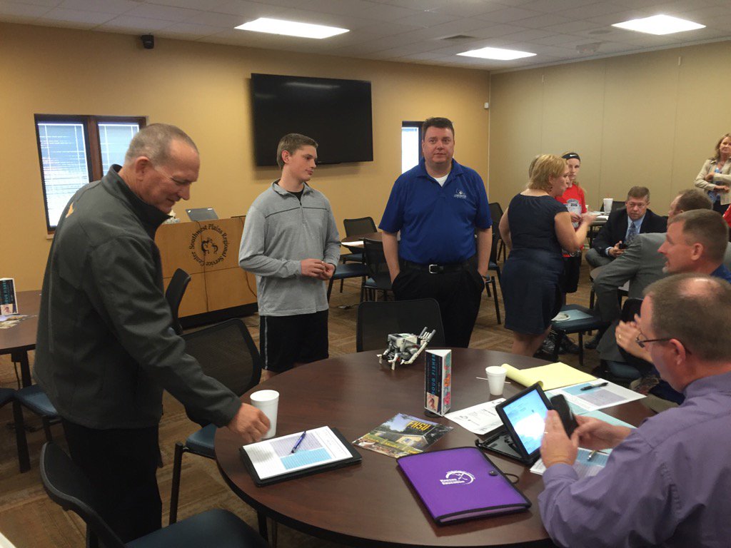 TBarnesPhysics's tweet image. Sublette students showing off their Lego robots at Supt's Council #swprsc