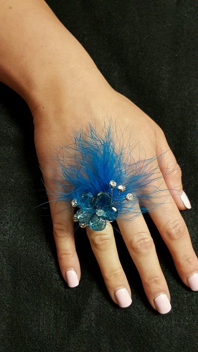 CILFM's tweet photo. Corsages are so last year! Call today to create your dream prom ring! #prom #prom2k16 #promposals  618-985-4285 https://t.co/zx3u2093ZG