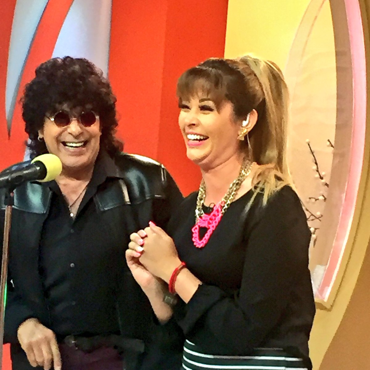 NadiadelaR's tweet image. Con el señorón @laureanobrizu LAUREANO BRIZUELA!! Qué rica platica con este grande de la música @robalderas