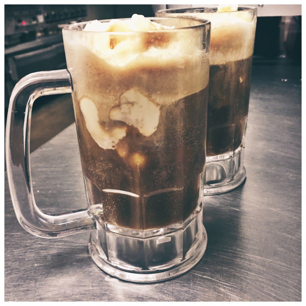 theshoeboxHC's tweet photo. Come in and try our new rootbeer floats! #TheBoxRocks https://t.co/2iNxE1i3Ca