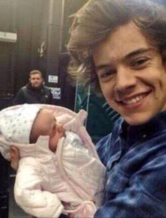 haroldreactions's tweet photo. I want Harry to father my children 😭😍 https://t.co/eagtMmEoTT