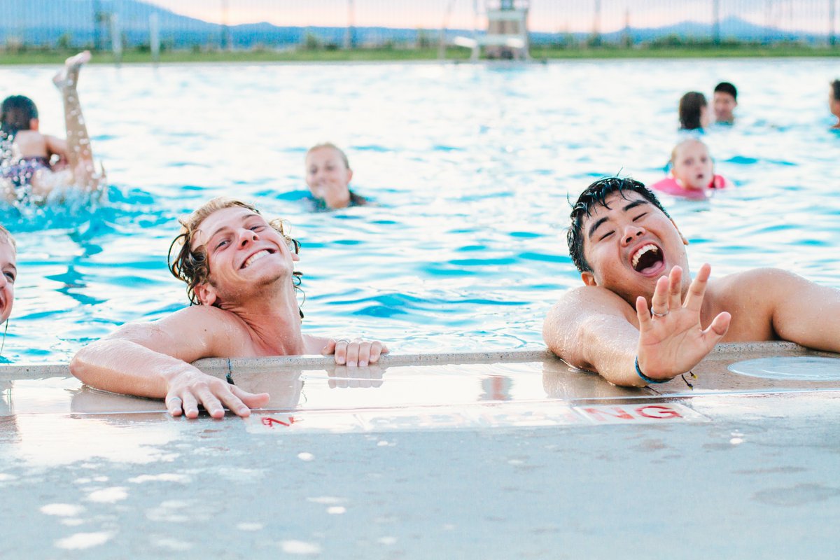 DimpleDellGuard's tweet image. How could you not love faces like these?! #DraperPool #Draper #Lifeguard #Summer2016 #SummerJob #memorablemoments