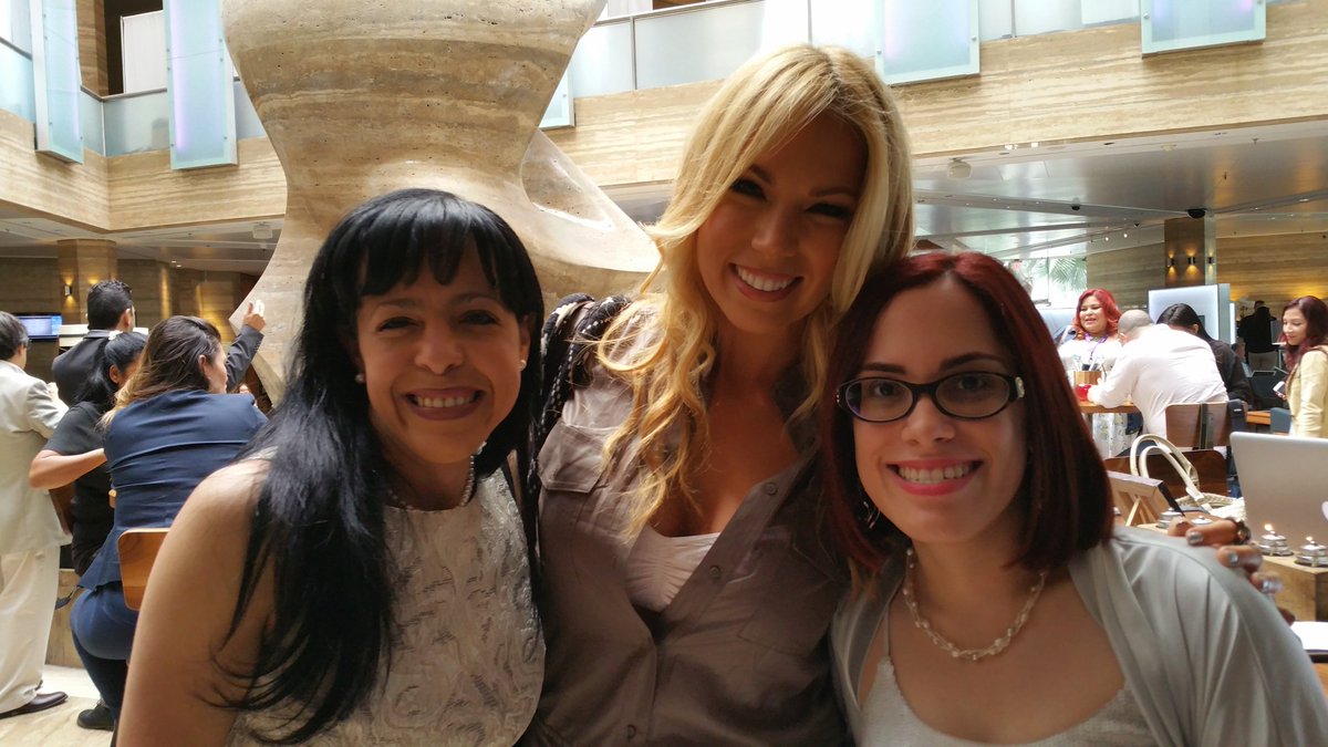 micaminar's tweet image. Celebrating @thelsbproject #thelsbproject @pilimontilla @ergeekgoddess @martinllorenstv @laurita86 #hispz16