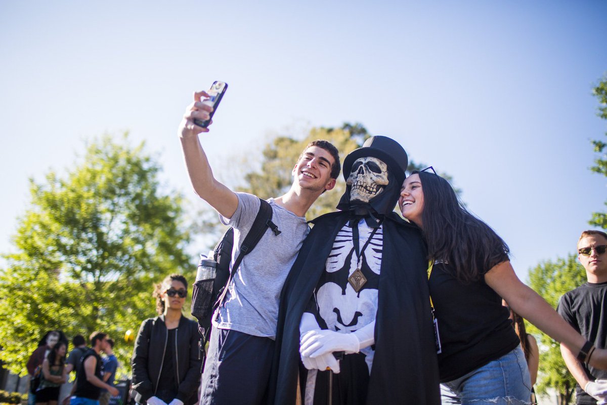 EmoryUniversity's tweet photo. His official title may be Lord of Misrule, but Dooley is also Lord of the Emory Student Selfie #Emory #DooleysWeek https://t.co/kXRpzZQgHd