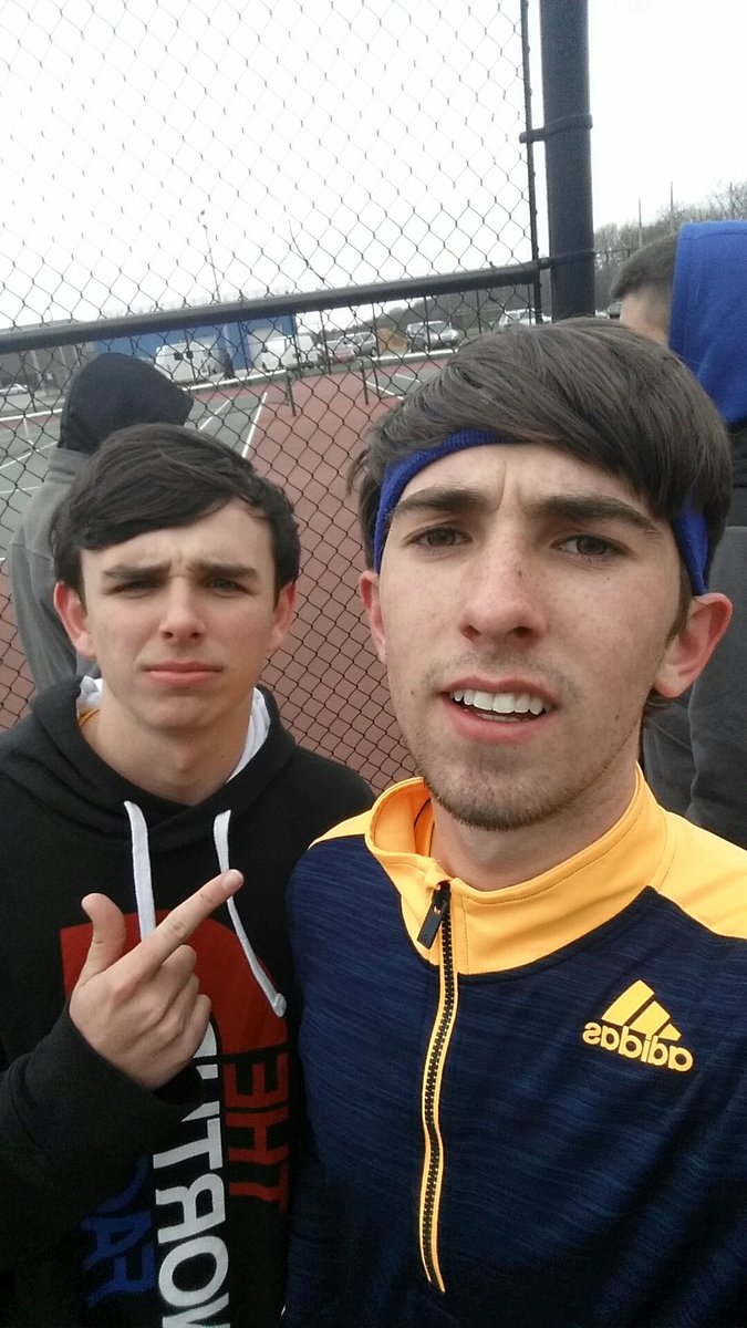 Joeycarillo1's tweet photo. Port jeff doubles aint no trouble.5-0 get out the way #obnoxiouslylongpointerfinger #aprilmadness #rolltennis https://t.co/8LES5CR7Fo