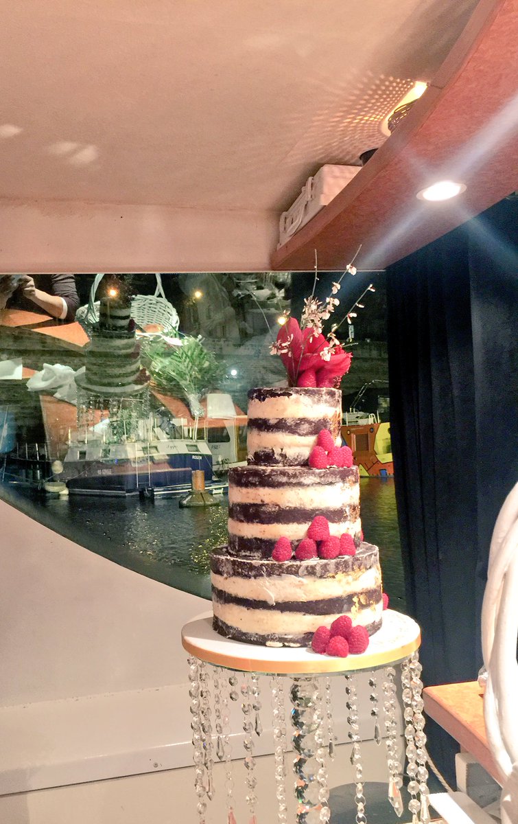 d_inaya's tweet photo. Commande pièce montée #weddingcake #nackedcake #paris #weddingplanner https://t.co/Ps1zENlkyS