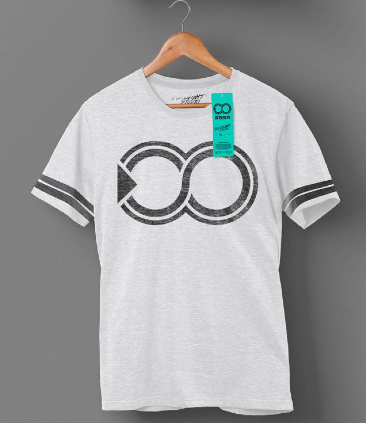 robfion's tweet photo. ¿Quién quiere una? 🔥0/ #RobFion #Tshirt https://t.co/Q4FBywUc2T