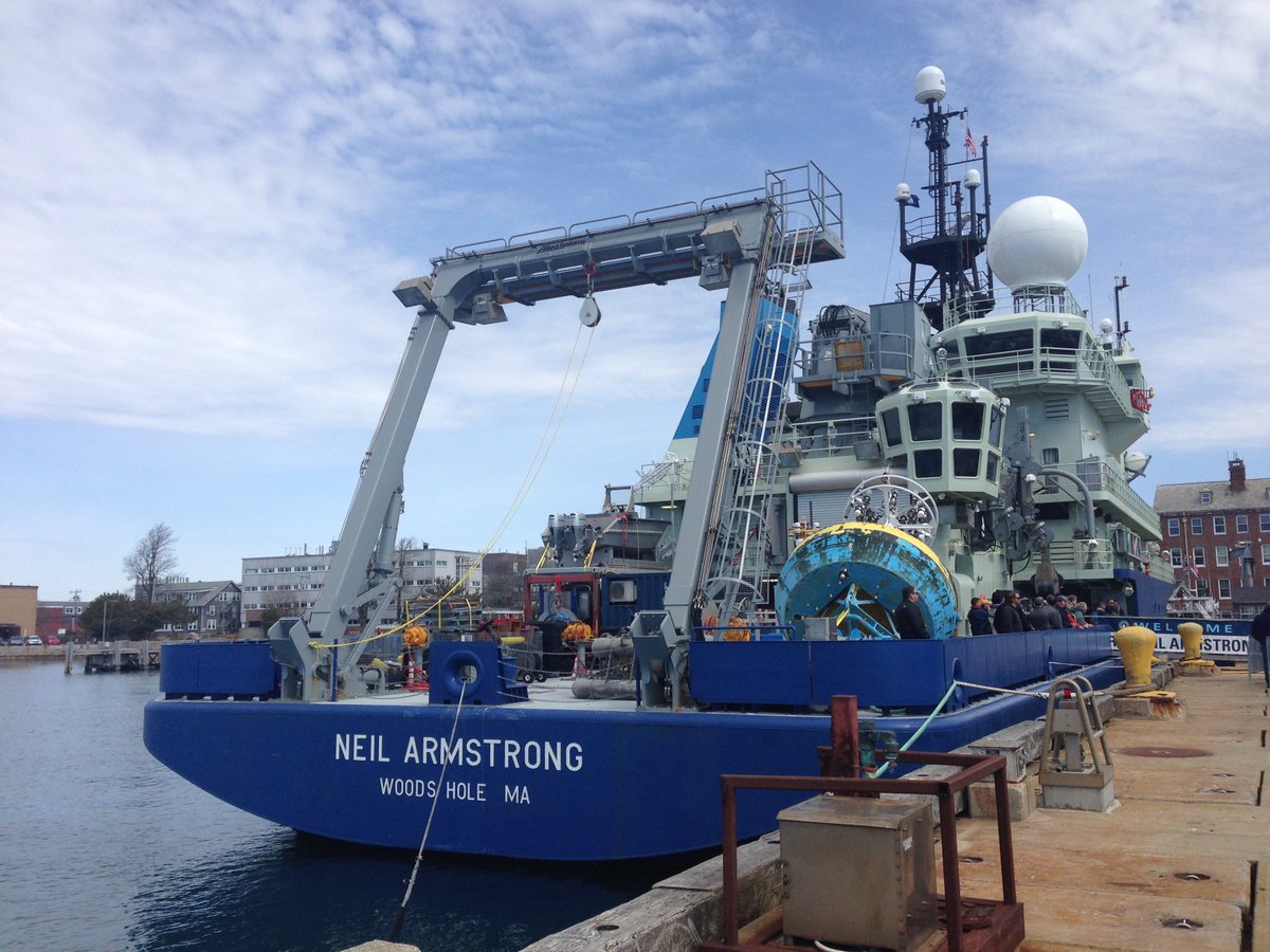 samurphy88's tweet photo. Amazing day for arrival of Neil Armstrong to Woods Hole! #WelcomeArmstrong https://t.co/N3BdC0MOii
