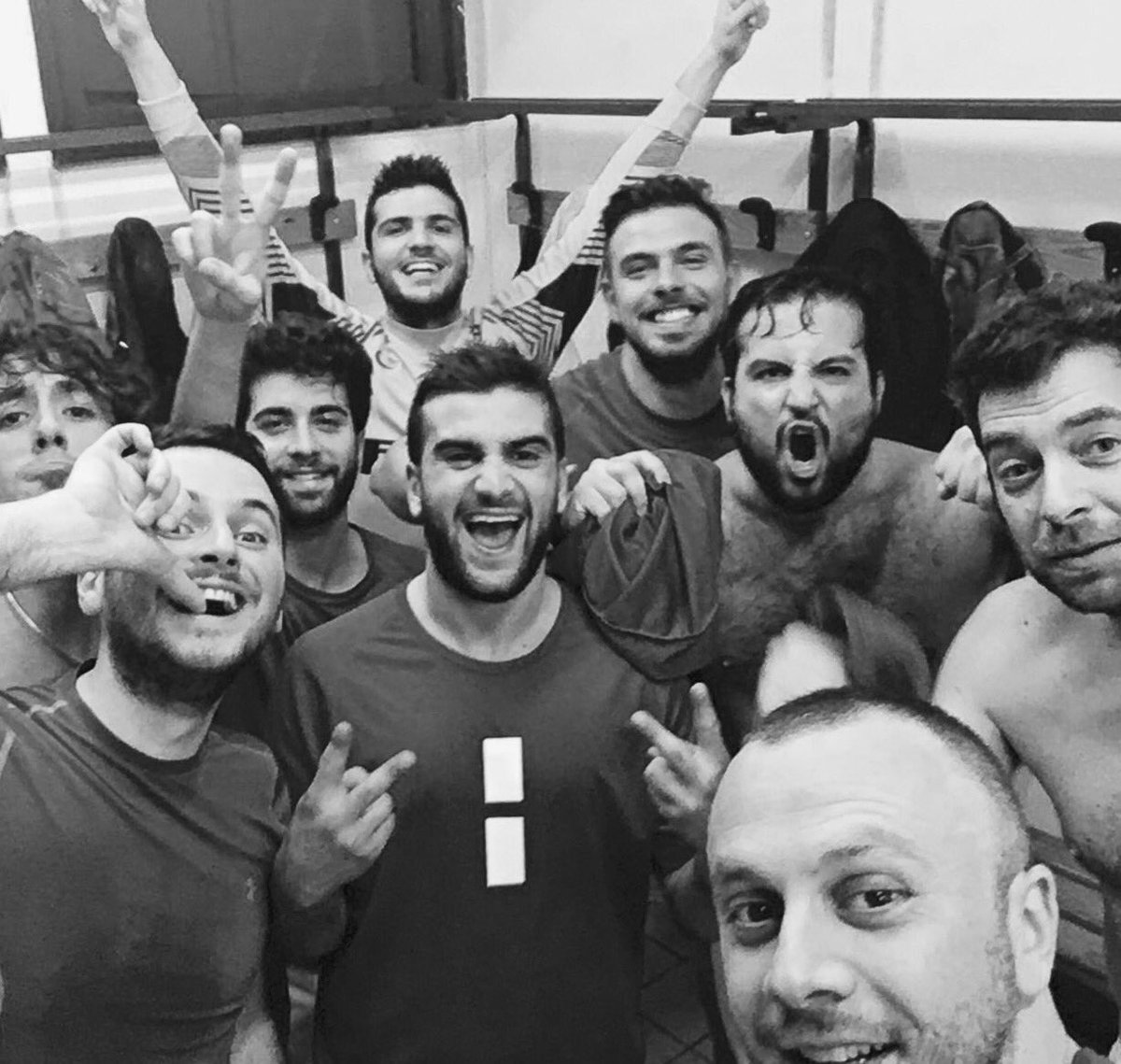 firewall499's tweet photo. @AleQuatti @Havas_MGIT @bandolerodiez @Guido_guido @LaIsaRinaldi @refreshF5 @ber1009 @RaffaeleCalia https://t.co/b8Ls9525Yb