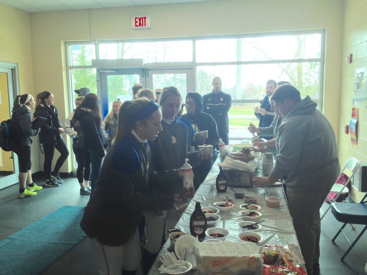 MisericordiaAD's tweet photo. @MUCougars @CougarsSAAC celebrating NCAA D 3 Week with some ice cream! #GoodtobeaCougar https://t.co/g2WyGVLuSw
