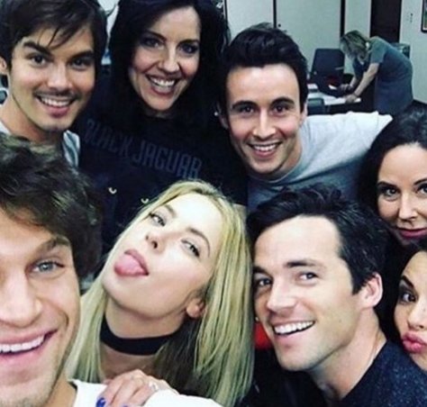 TwitGinger's tweet image. #PLL: Tutto pronto per l’episodio 7×01! #PLL7 ow.ly/10nii0