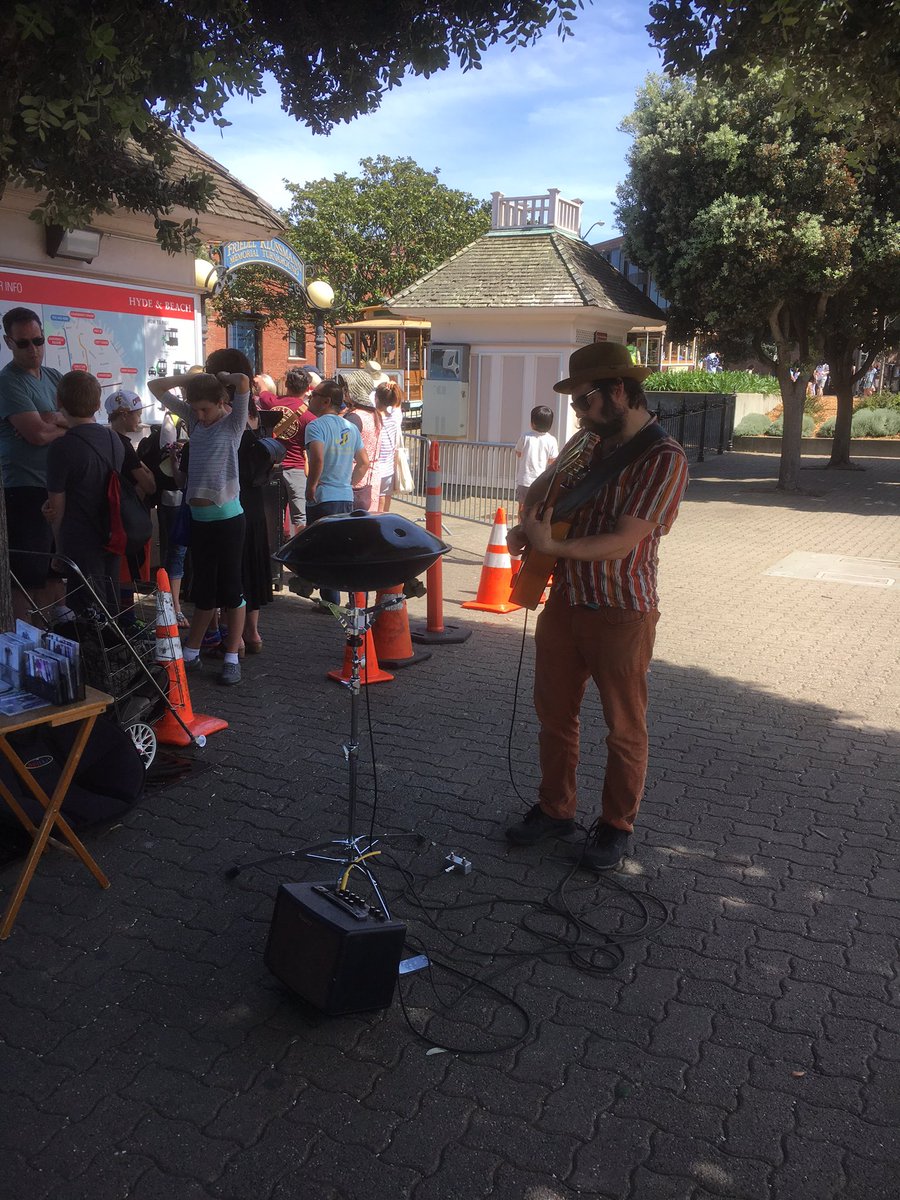 AndyReimers1's tweet photo. Mitten in San Francisco, der wunderbare, verträumte Klang eines 'Hang' - phantastisch! https://t.co/mYQmazWkzV