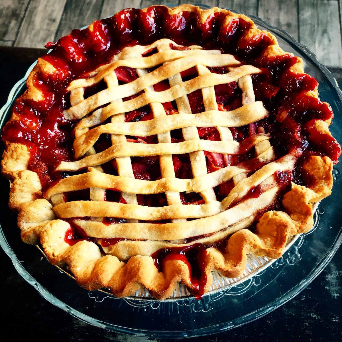 CafeUnderwood's tweet photo. #rollingsloanes #vegan #strawberry #pie #justputitinyourmouth https://t.co/qe1kIJpl6V