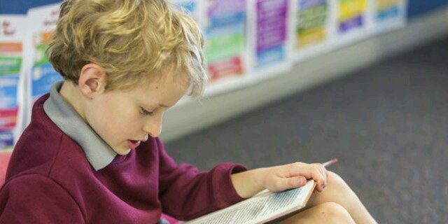stuartkellynz's tweet photo. Reading one's way out of poverty. A great local success story. #edchatnz #nzreadaloud 
https://t.co/kWv7l0weKp https://t.co/9kXioYjLrw