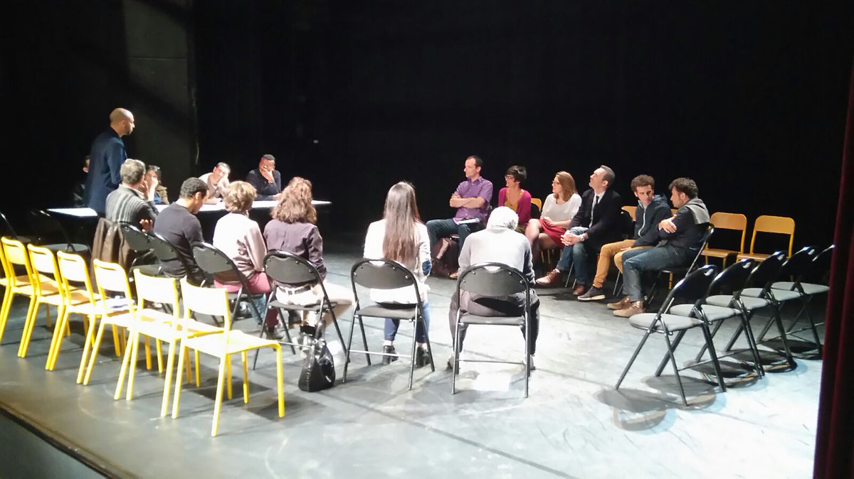 CultureLyon2's tweet photo. Quelle équipe gagnera ? #dispute #lyon2 #lyon3 #theatre #argumentaire #proetcontra https://t.co/jFMH41e0za
