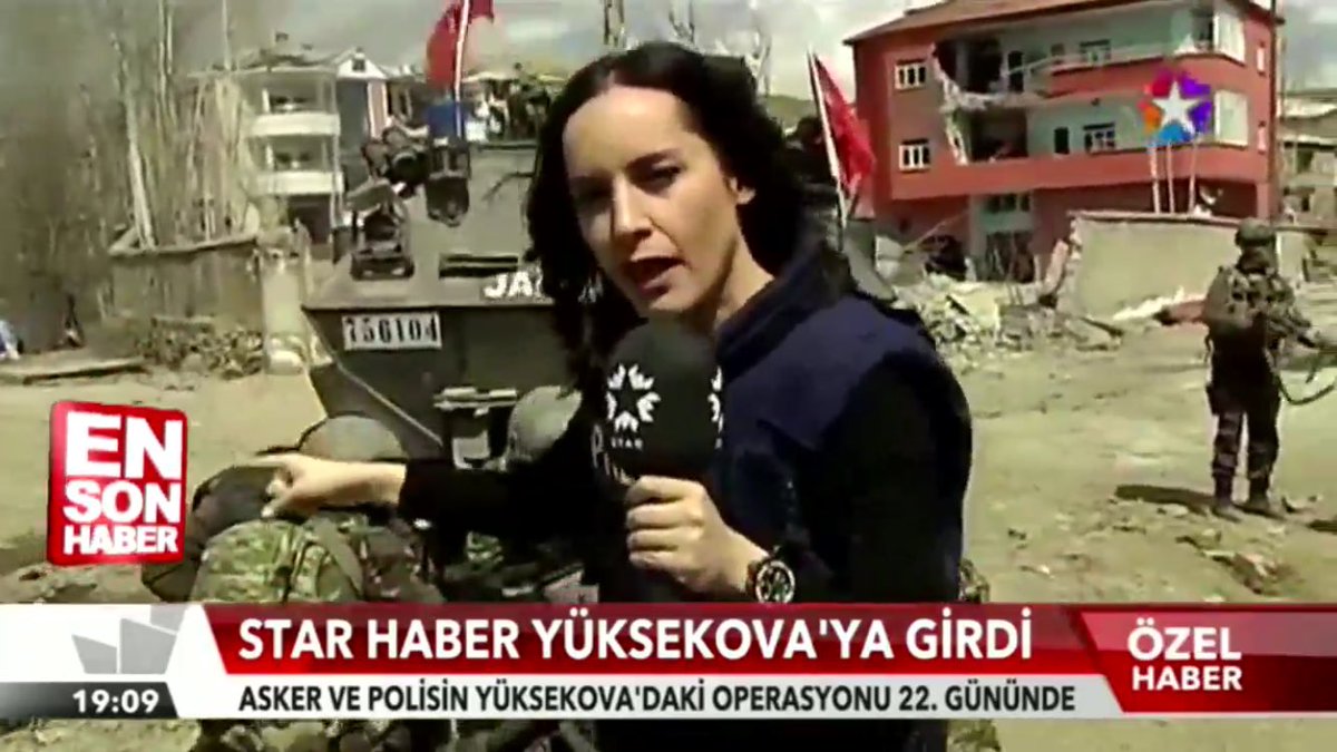 akif2023's tweet photo. @fatihportakal gibi stüdyoda Show yapmıyor o. @nazlicelik_ çatışmaların tam ortasında.Helal olsun cesur yürek 👏🏻 https://t.co/evRCgGCL8n