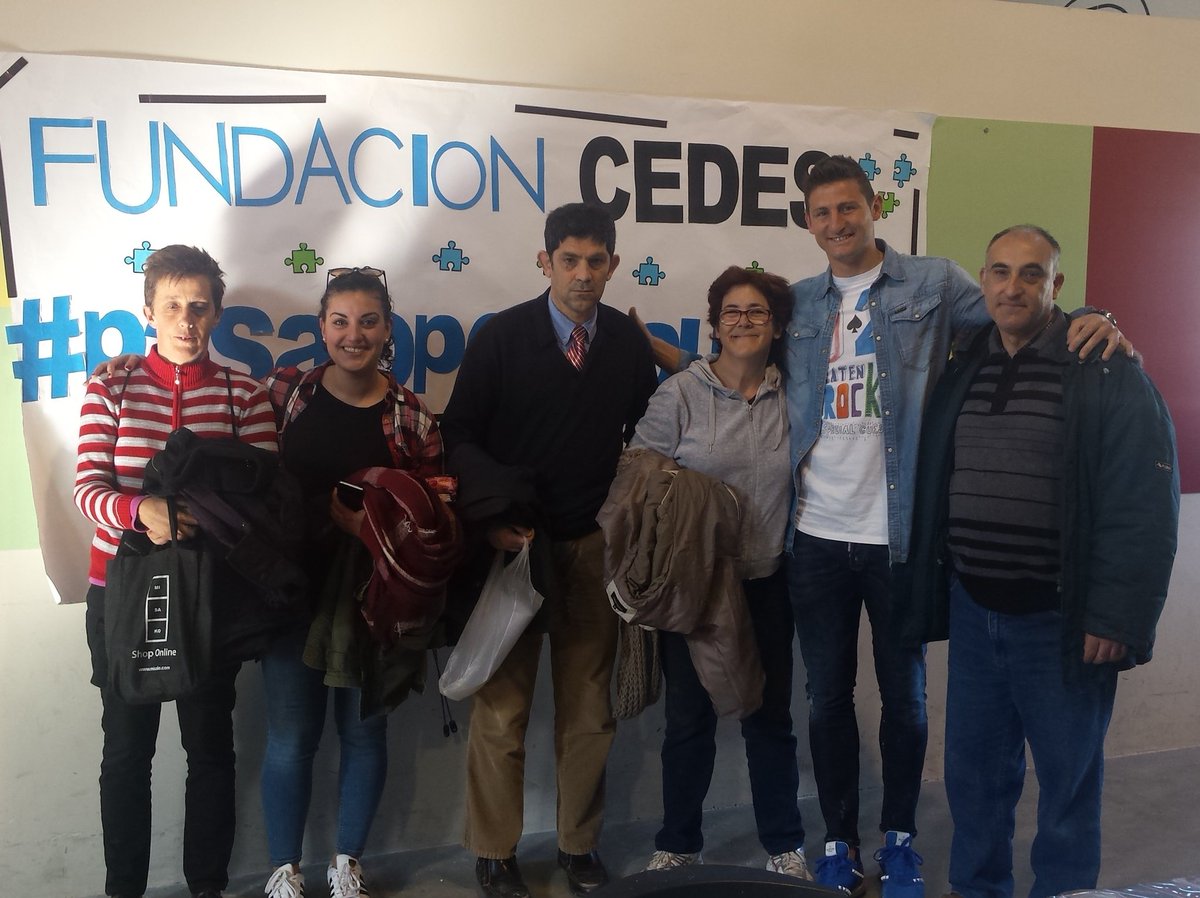 RealZaragoza's tweet photo. Rubén ha compartido la tarde con l@s chic@s del taller de periodismo de la Fundación Cedes. ¡Preciosa experiencia! 😊 https://t.co/9n7NRpJcCC