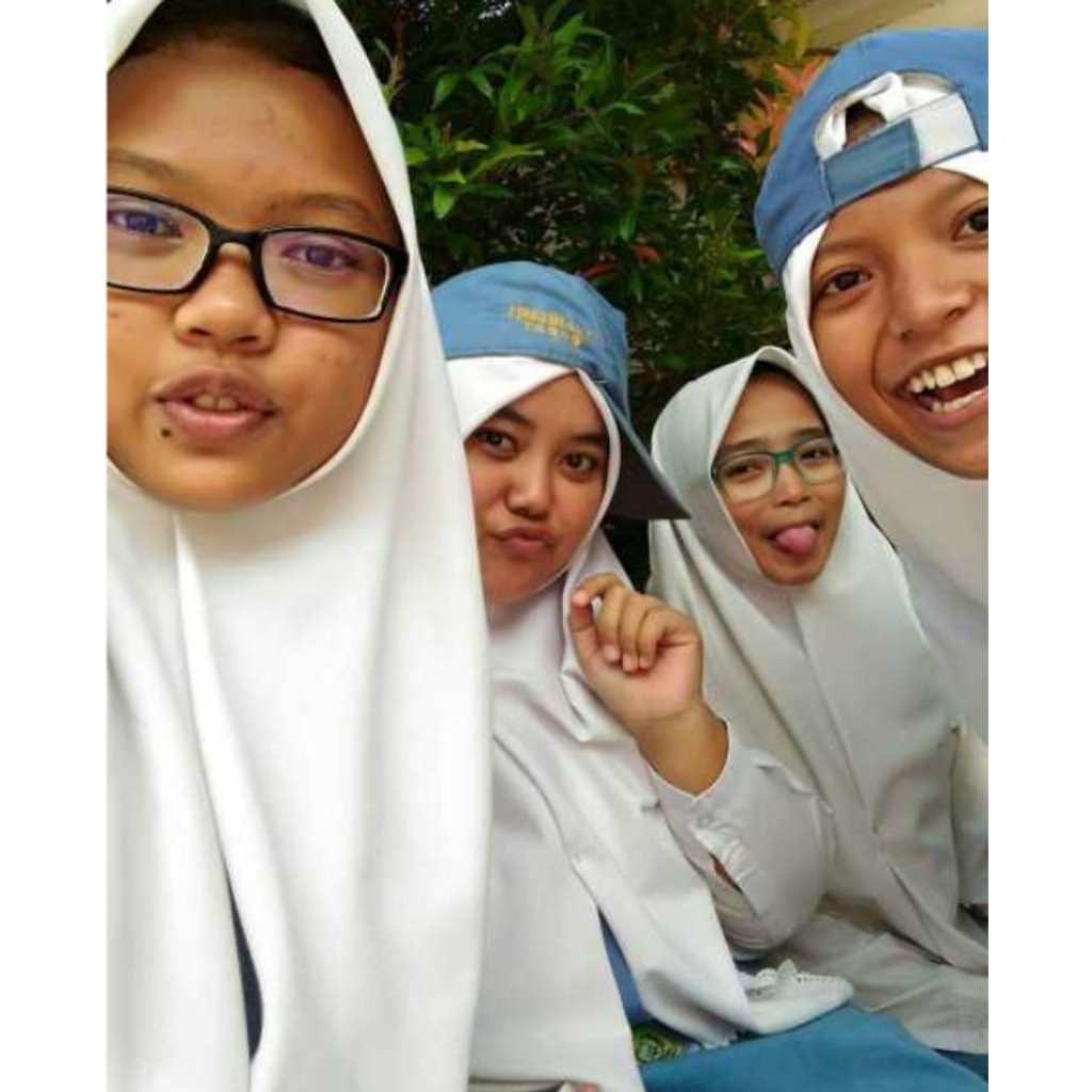 pipitwa_'s tweet photo. Masa-masa paling indah😎
#putihabuabustory #smaba #masasma #indoshool #suksesUN2k16 #kawan https://t.co/gqAKqU6laA
