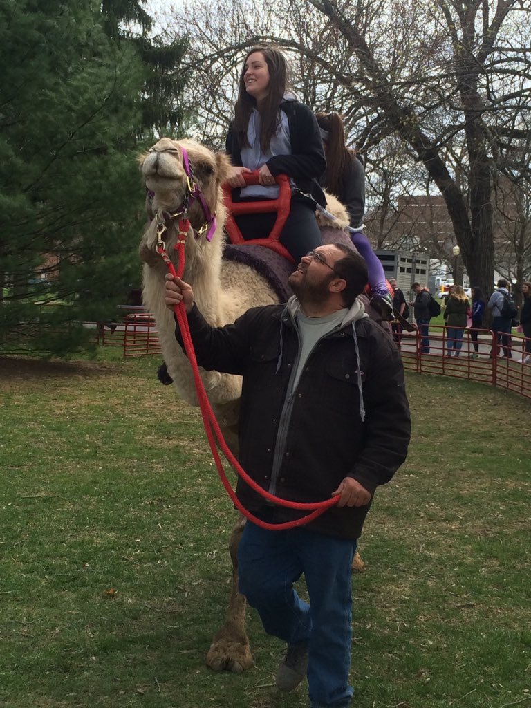 AbelB65's tweet photo. @TrexlerRyan16 @Ashleytilloula #HappyHumpDay https://t.co/F0V23QTzd8